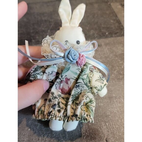 Plush bunny floral pattern ornament Xmas decor - Picture 1 of 3